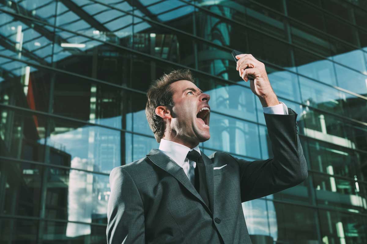 소리 지르는 남자 사진