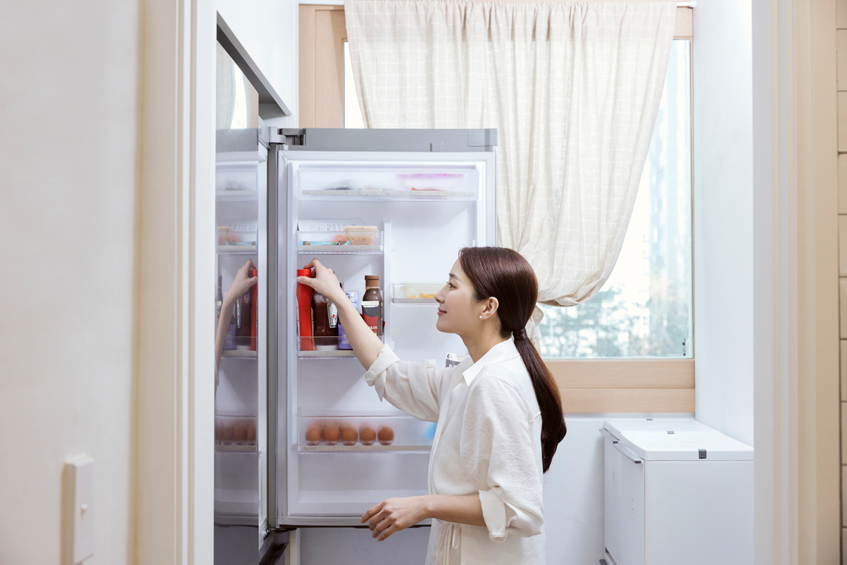 냉장고 뒤지는 사람