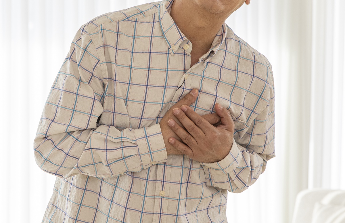 가슴아파하는 사람