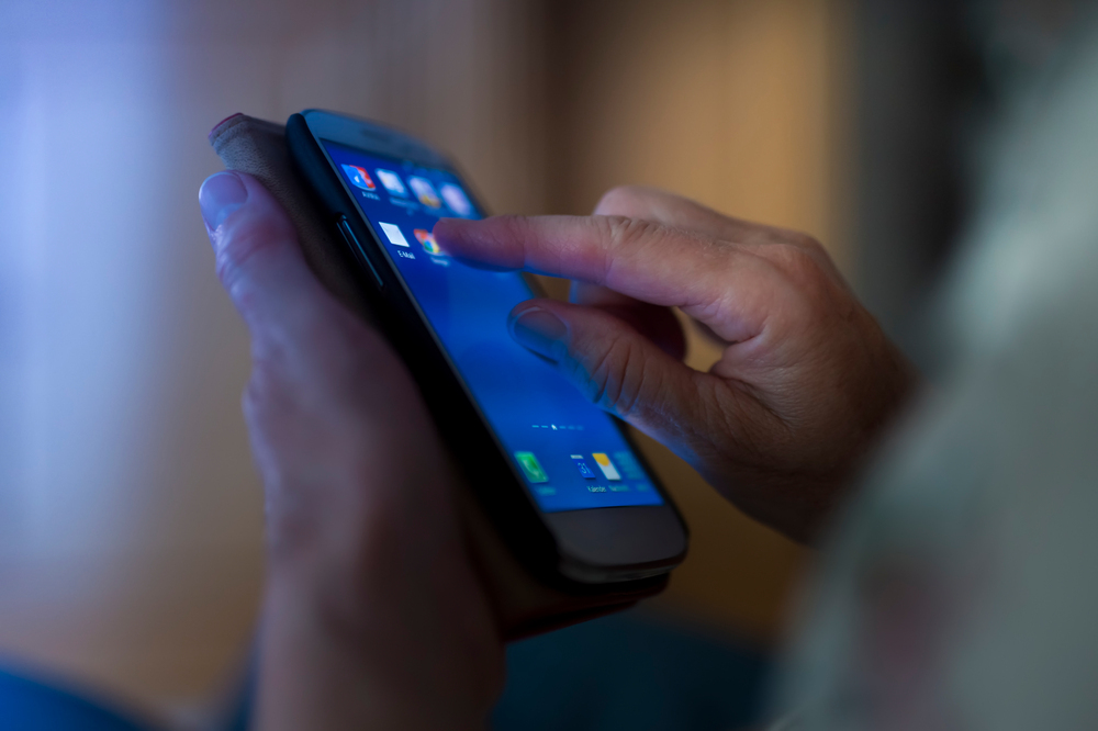 스마트폰 하는 사람