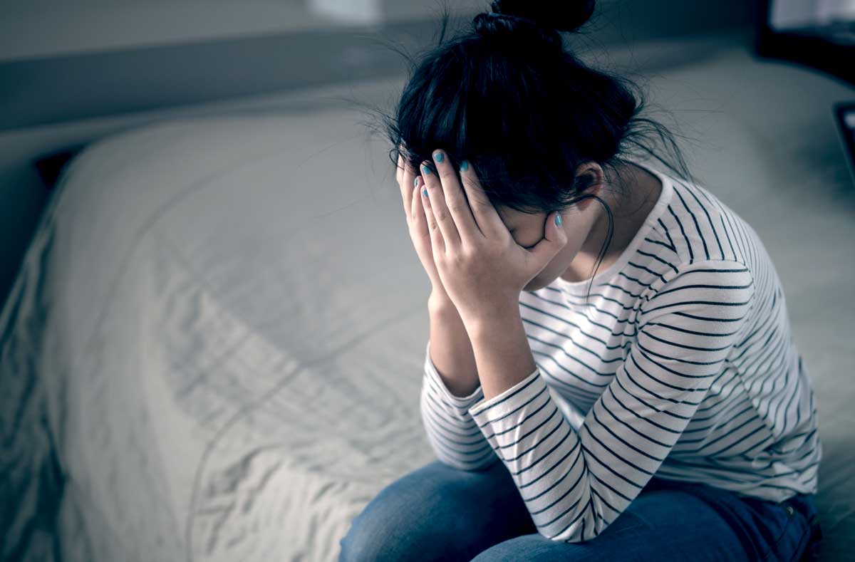 우울해하는 여성
