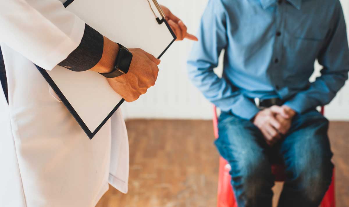 의사와 남성 환자