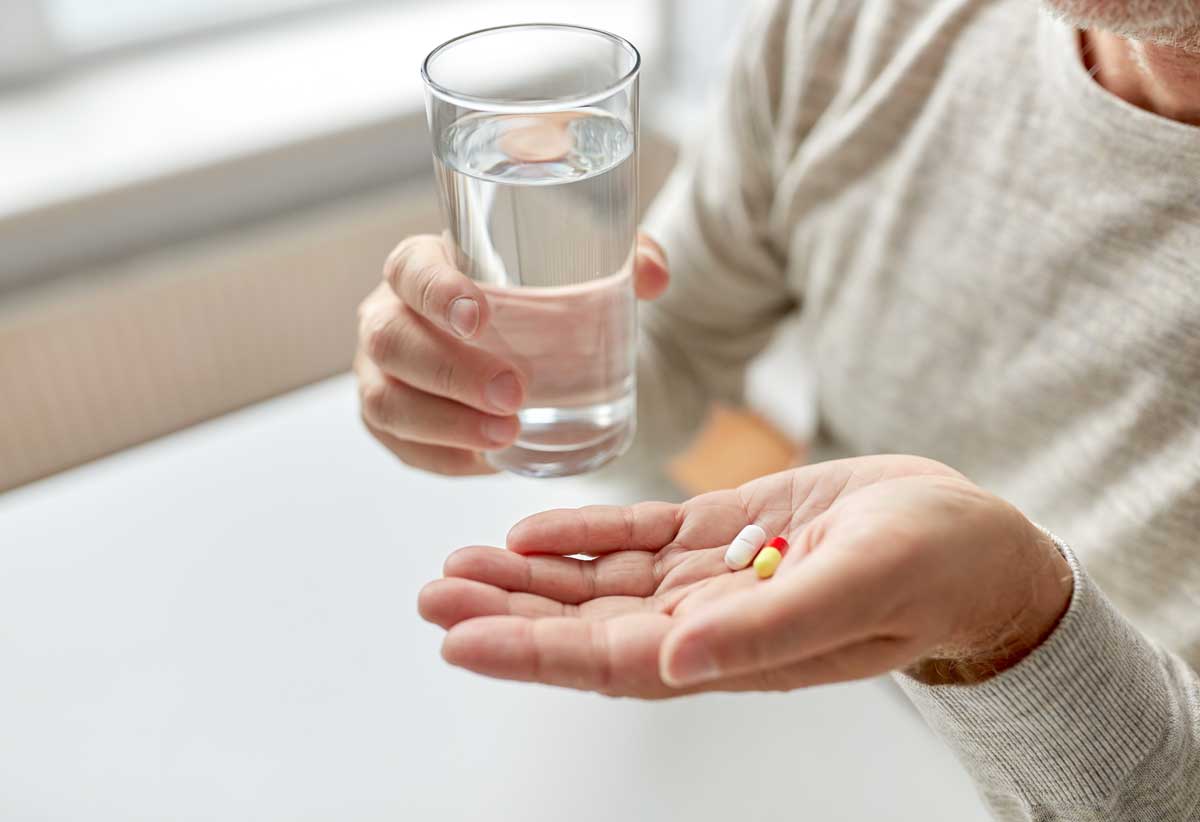 약물 복용하는 환자