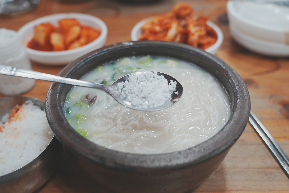 숟가락 위에 소금