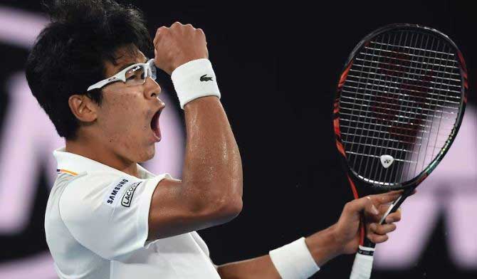 아대를 착용한 정현