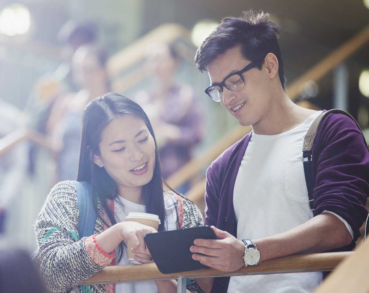 의논하는 남성과 여성