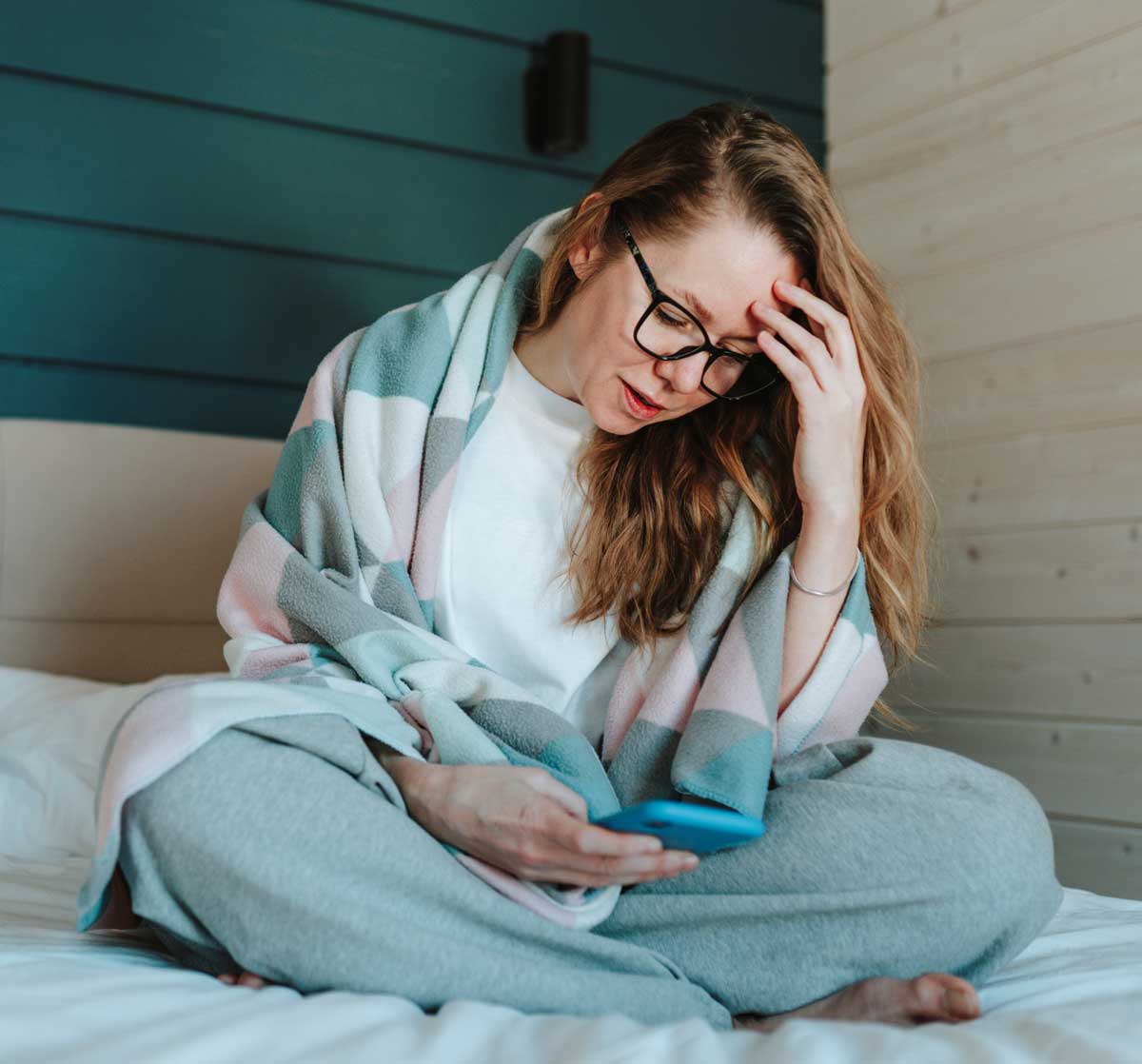 휴대전화 보는 사람