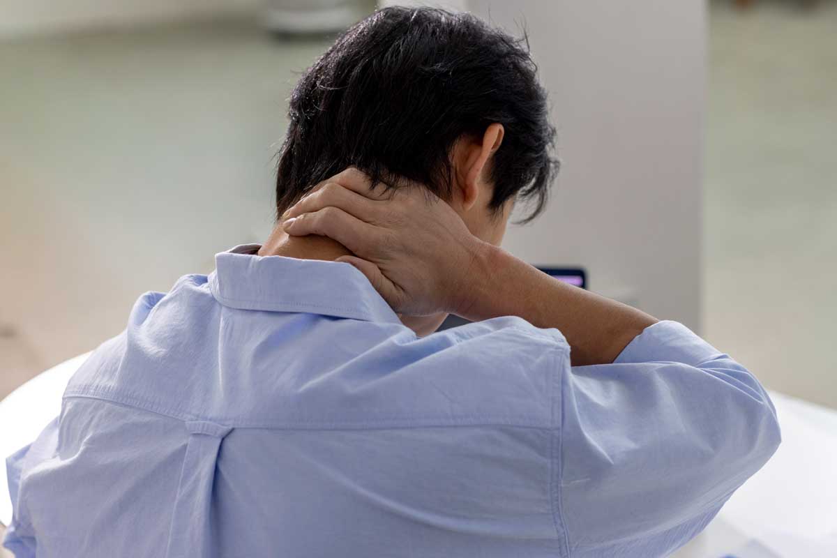 뒷목이 아픈 사람