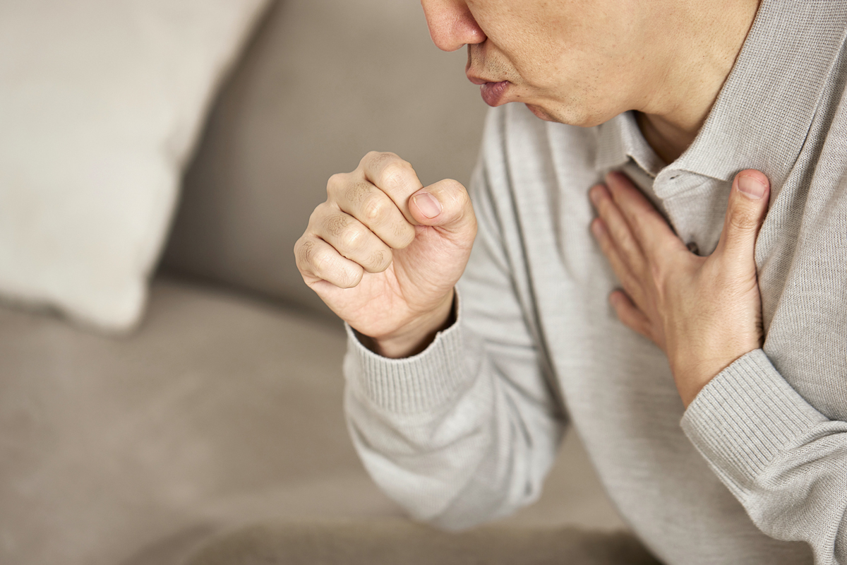 기침하는 사람 이미지