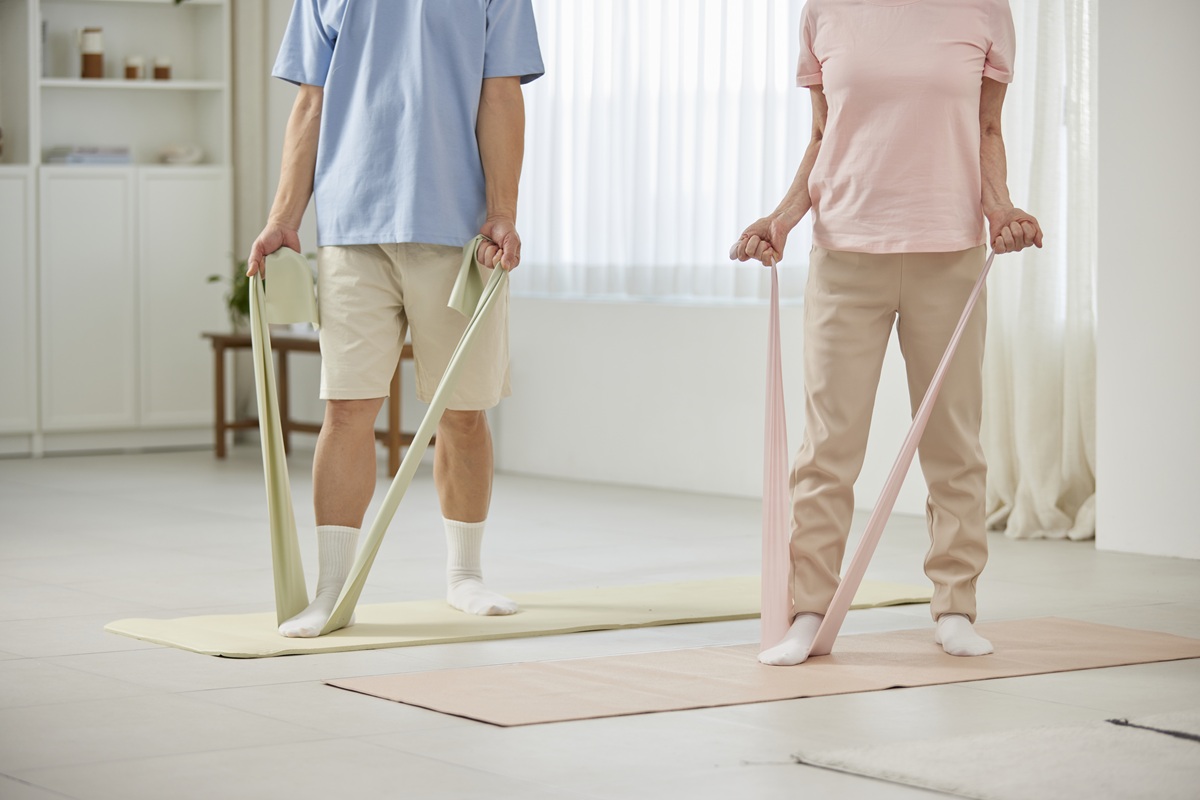 밴드 운동 하는 모습