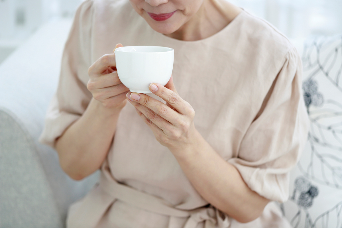 커피 마시는 사람