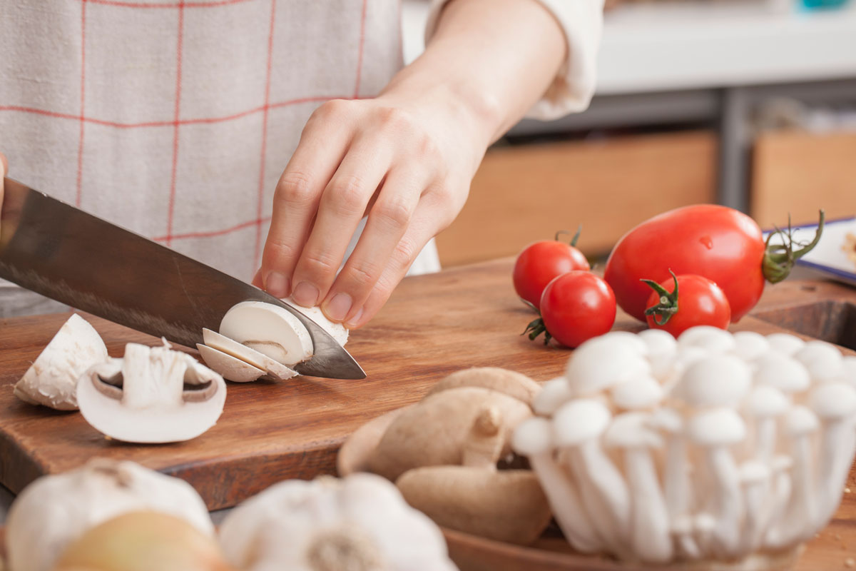 버섯 써는 모습