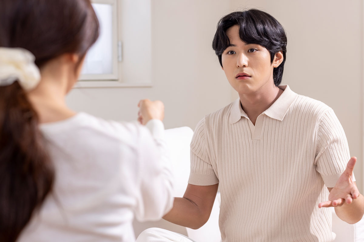 말싸움 중인 커플