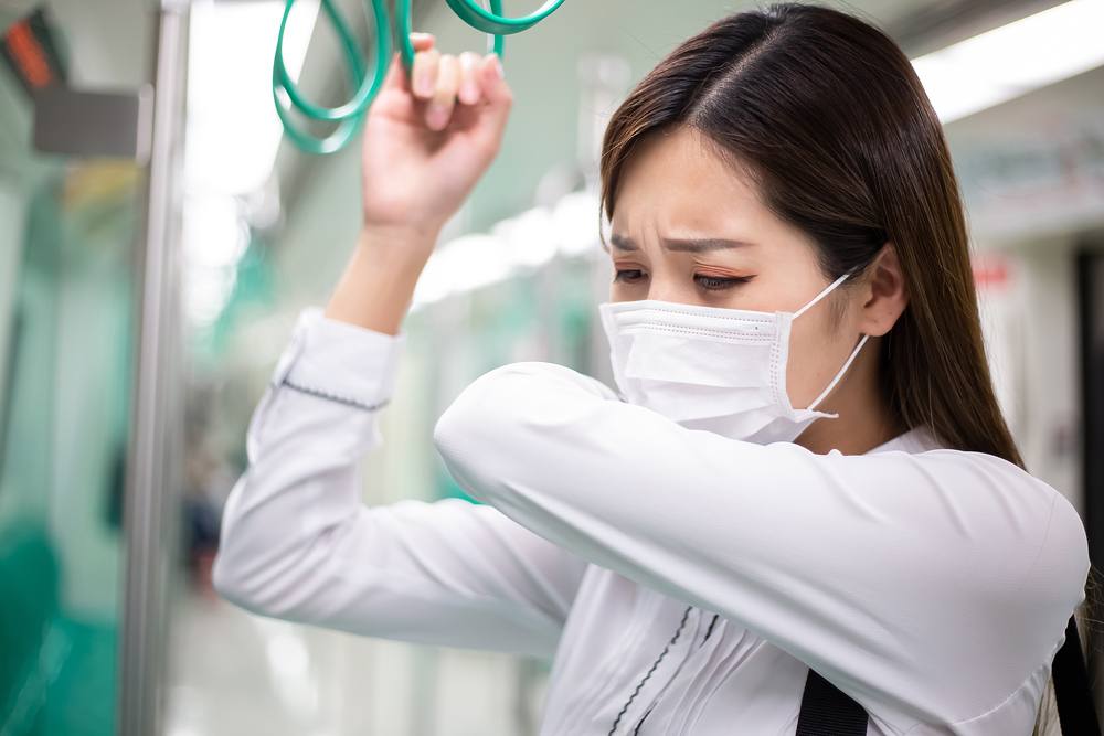 기침 여성 사진