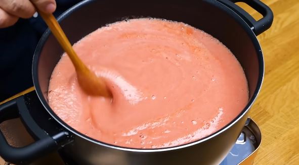 토마토 끓이고 있는 화면