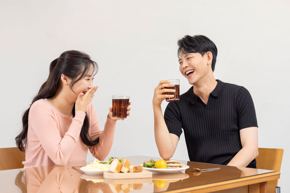 화기애애한 모습의 이성