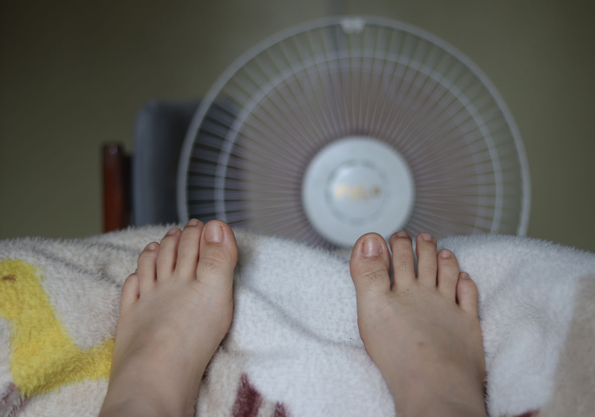 선풍기 틀어놓고 자는 사람