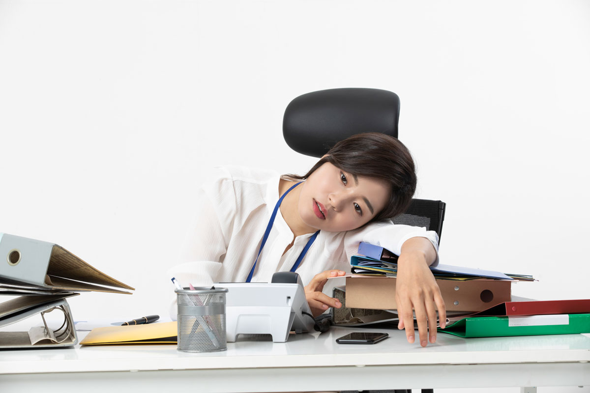 피곤한 여성 이미지