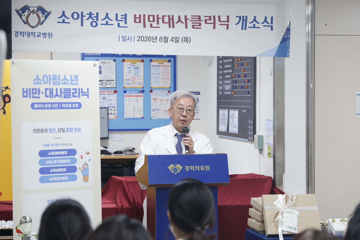 인사말하는 의료진