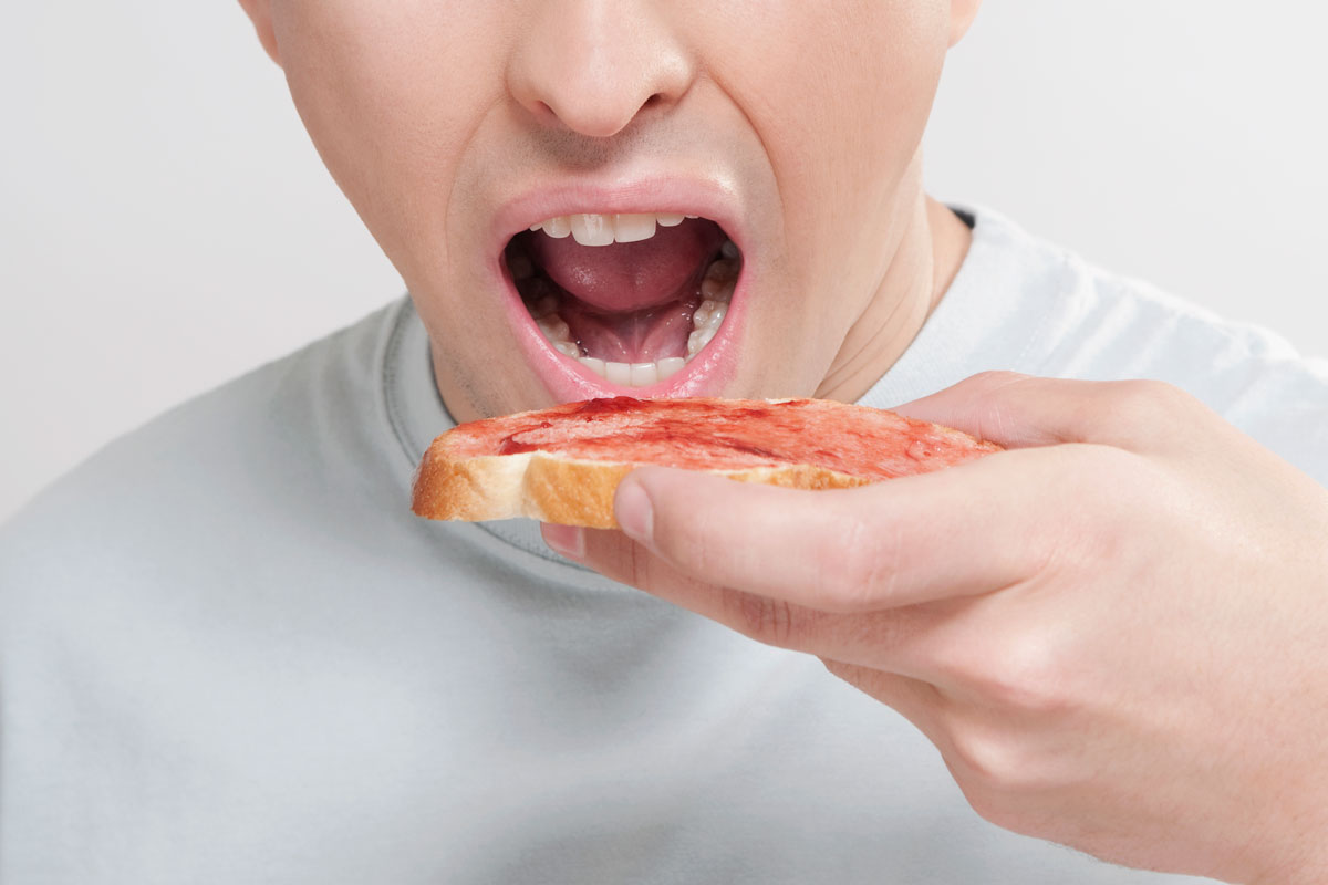 빵 먹는 사람