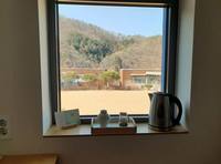 ‘1.5평 독방’에 스스로 갇히는 사람들… “고립 속에서 나를 만났다”