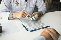 �����и� ó�桯 ���� �浹�� ��� ������ ȯ���� vs �ǻ� ����å..