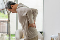 “허리 아플 뿐인데, 암 조심하라고?” 요통이 위험한 이유 봤더니