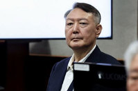 尹, 내란 재판 16회 연속 불참 ‘이 병’ 때문… “16P 글자도 못 읽..