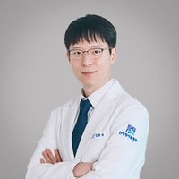 [의학칼럼] 젓가락질 서툴고 걸음걸이 휘청인다면? ‘목 디스크’ 아닌 ‘경추척수증’ 의심해야