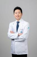 [의학칼럼] 시야 흐림이 노안만은 아니다… 노안 백내장 증상과 백내장수술 전 주의사항