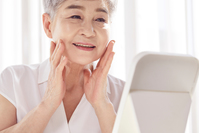 선크림만 믿어선 안 돼… 피부 안 처지려면 ‘이것’ 꼭 발라라