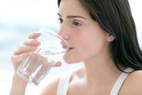 “장 청소 효과 낸다”는 공복에 소금물 한 잔, 정말 좋을까?