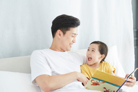 자녀와 친해지고 싶은 아빠들, 웃겨라