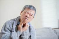 중년에 갑자기 변한 ‘목소리’… 단순 노화 vs 질환 신호