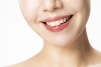 팔자주름 신경 쓰이기 시작할 때… ‘이 표정’ 지어라