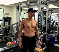 배정남, 탄탄한 복근 공개… ‘이것’ 꾸준히 했다던데?