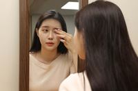 봄철 미세먼지에 눈 건강 ‘비상’… 눈 비비다 각막손상 위험