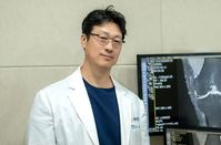 [의학칼럼] 무릎 ‘잠김’ 반복되는데 방치했다가… 결국 수술까지 간 이유
