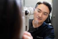 [의학 칼럼] 눈앞에 떠다니는 점, 단순 피로로 오해하기 쉬운 ‘비문증’