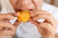 스트레스 풀려고 먹었는데, 되레 스트레스 유발… ‘8가지 음식’ 조심해라