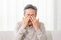 눈 가려울 때마다 비비면 각막 손상… ‘이 방법’으로 해소를