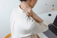 목 뒤 튀어나온 ‘버섯목 증후군’, 자세·체중 탓 아닌 호르몬 문제?!