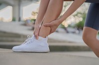 “참고 뛰다가 ‘보풀난 힘줄’ 될라”… 2030 위협하는 아킬레스건염