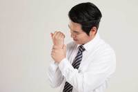 목부터 손끝까지 찌릿찌릿… 자세부터 고쳐라