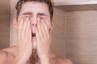 ‘이런’ 샤워 습관, 피부 망치는 지름길… 뭐야?
