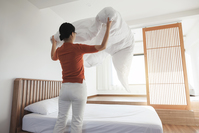 진드기 드글드글할라… 아침에 일어나 곧바로 ‘이것’ 하지 마세요