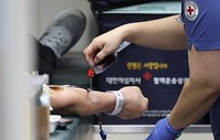 “피 주겠다” 해도 거절당하는 나라… 69세에 멈춘 ‘헌혈 시계’