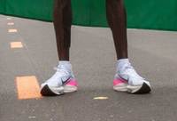 기록 단축해주는 카본화, ‘이런 사람’은 신지 말라는데?