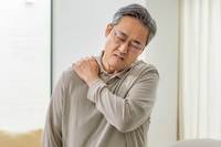 고통스런 ‘오십견’, 봄에 더 아픈 이유 있었다