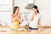 집안 곳곳에 스며든 ‘음식 냄새’… 의외의 방법으로 싹 없앤다